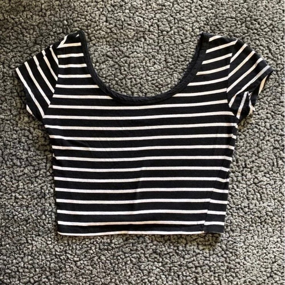 Womens Wet Seal Black and White Striped Crop Top Size Small